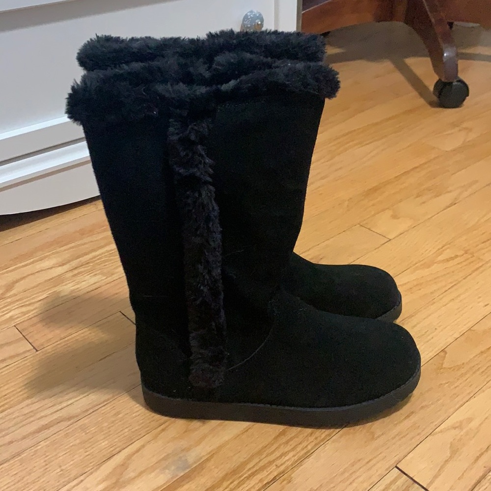 NWT universal thread boots